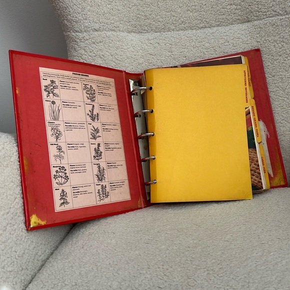 Vintage Betty Crocker's Hardback Cookbook - Picture 2 of 7